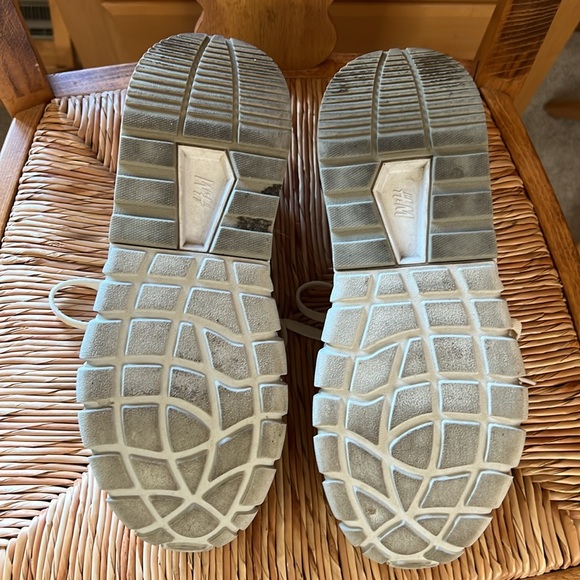 EUC H&M white/cream size 7 platform sneaker - Picture 7 of 9